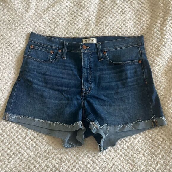 High-Rise Denim Shorts in Danny Wash: TENCEL™ Denim Edition 32 - Picture 3 of 10